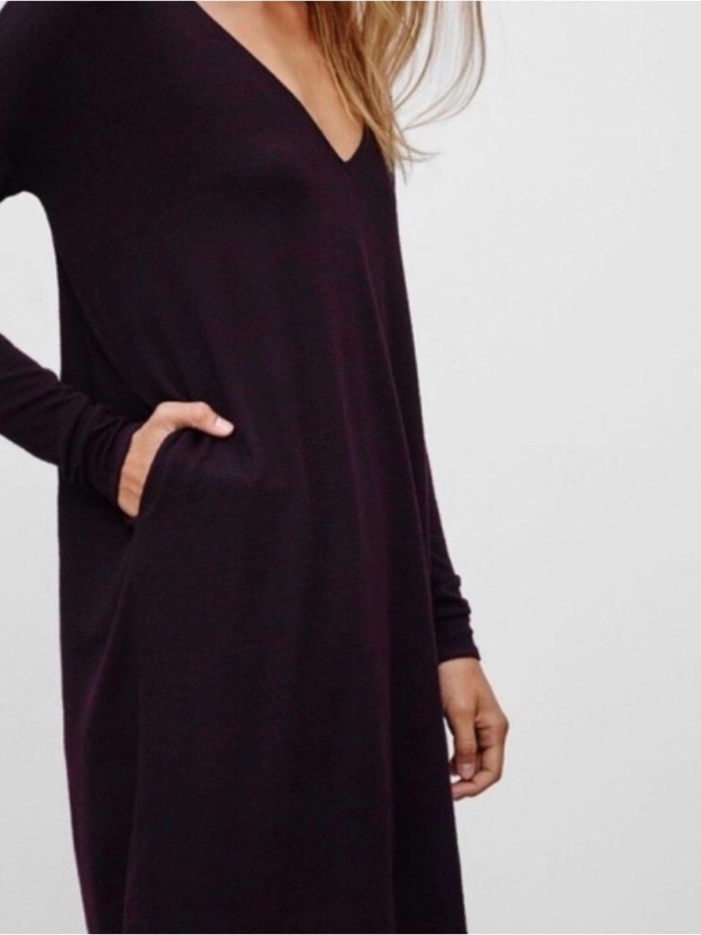 Aritzia Wilfred free V-Neck Long Sleeve Pocket Dress - Deep Plum ptp 20 to 26
